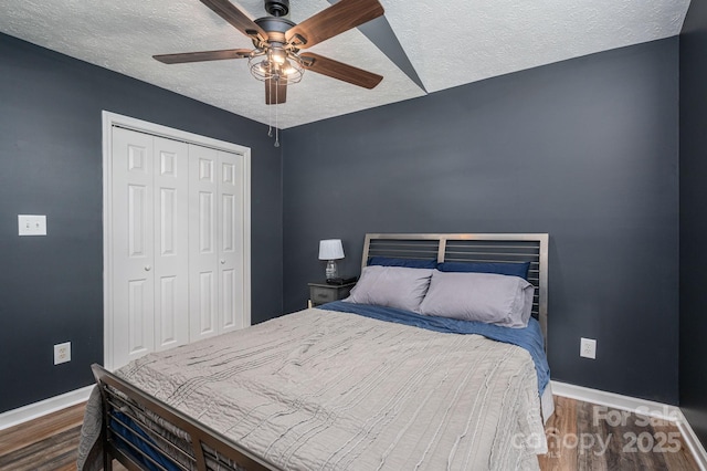 104 Nottingham Dr, Maiden, NC 28650 - bedroom with wood finished floors, a textured ceiling, a closet, and ceiling fan