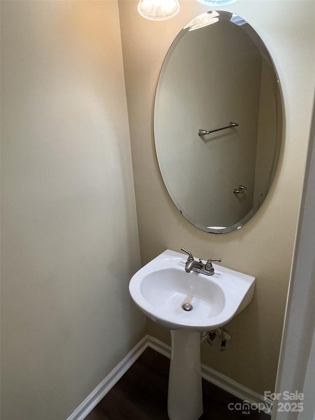 6130 Sid Crane Dr, Charlotte, NC 28216 - bathroom with baseboards