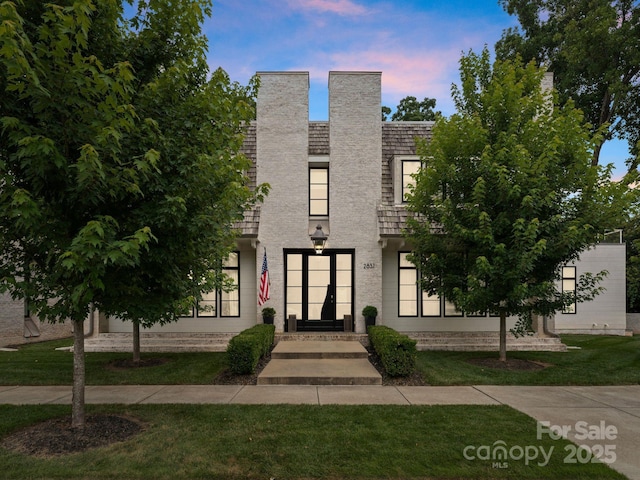 2837 Kenwood Sharon Ln, Charlotte, NC 28211 - contemporary house featuring a lawn and a chimney