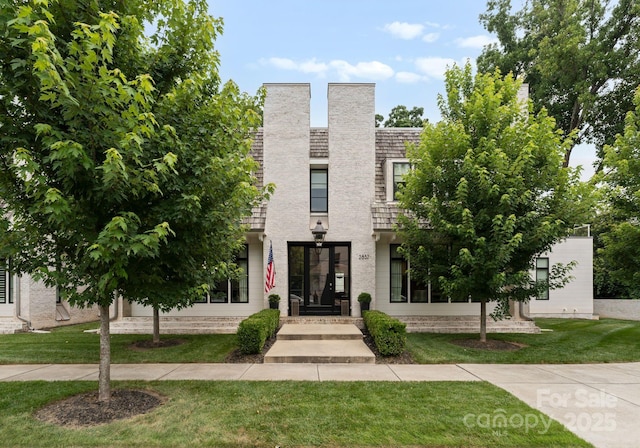 2837 Kenwood Sharon Ln, Charlotte, NC 28211 - contemporary house with a front yard