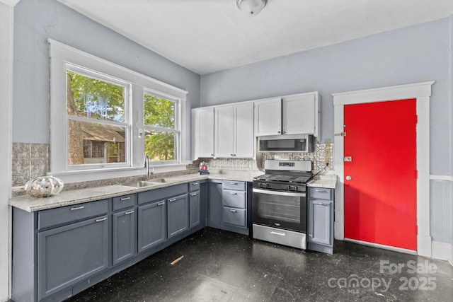 524 W Horah St, Salisbury, NC 28144 - kitchen featuring stainless steel appliances, gray cabinets, backsplash, and light countertops