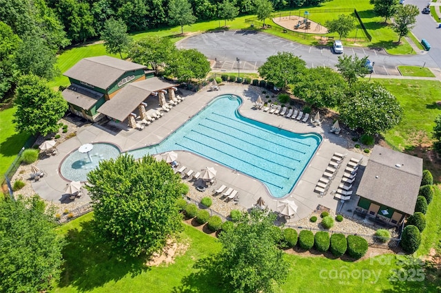 8312 Compton Acres Ln, Waxhaw, NC 28173 - aerial view of a pool