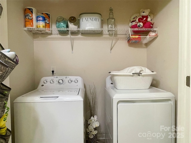 9608 Brackenview Ct, Charlotte, NC 28214 - laundry room with washer and dryer