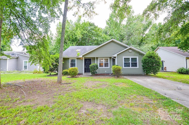 5424 Amado St, Charlotte, NC 28215 - single story home featuring a front yard