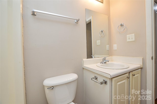 5424 Amado St, Charlotte, NC 28215 - bathroom with toilet and vanity