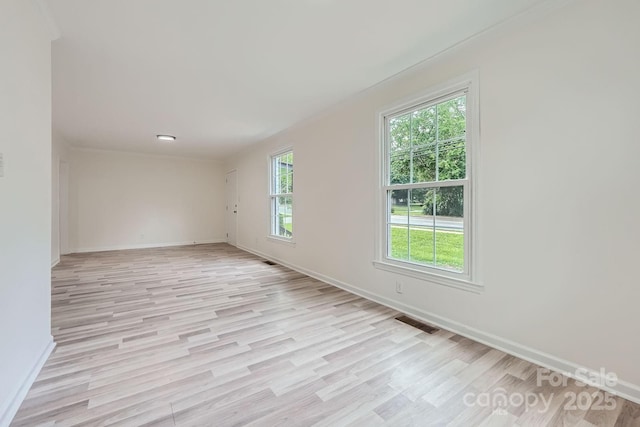 1224 E Woodlawn Rd, Charlotte, NC 28209 - empty room featuring light wood-style floors