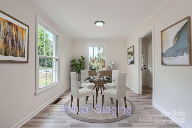 1224 E Woodlawn Rd, Charlotte, NC 28209 - dining area with light wood-style floors and crown molding