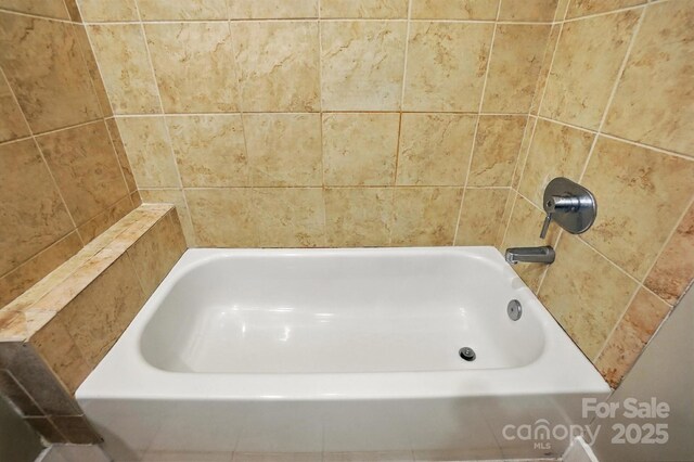 505 E 6th St Unit 908, Charlotte, NC 28202 - bathroom with a bathtub