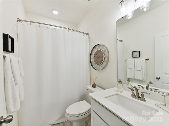 1120 Idyllic Ln, Waxhaw, NC 28173 - full bath featuring vanity and a shower with shower curtain
