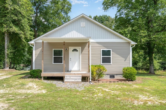 213 Pinewood Dr, Grover, NC 28073 - bungalow-style home featuring a front lawn, covered porch, and crawl space