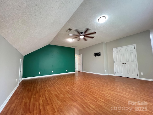 2609 Lamp Post Ln, Kannapolis, NC 28081 - bonus room with wood finished floors, a textured ceiling, a ceiling fan, and lofted ceiling