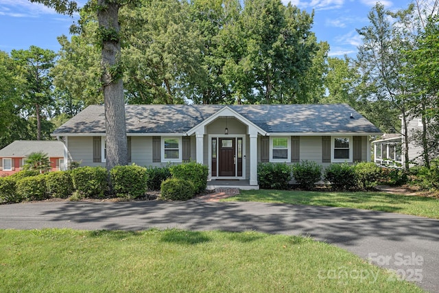 21212 Rio Oro Dr, Cornelius, NC 28031 - ranch-style home with a front yard