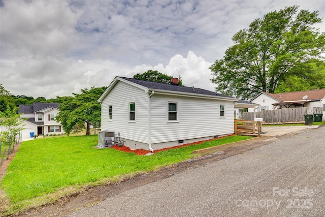 814 Grace St, Kings Mountain, NC 28086 - view of front of house featuring crawl space and a chimney