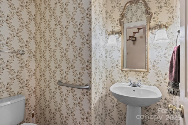 322 Oakview Dr, Salisbury, NC 28146 - half bath featuring wallpapered walls