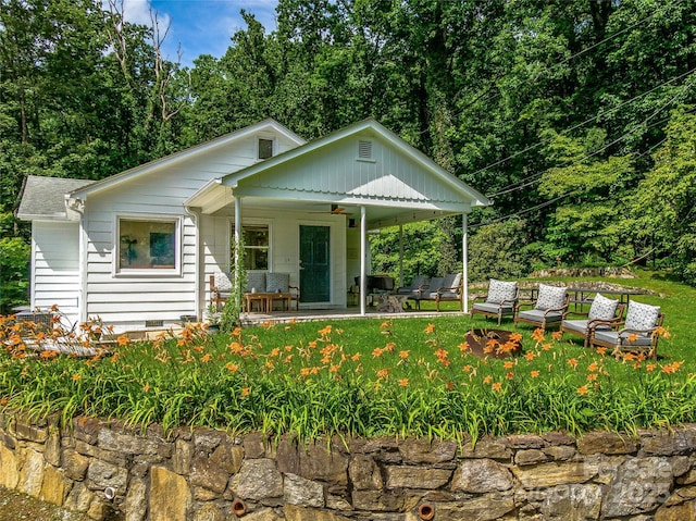 170 Twin Springs Rd, Hendersonville, NC 28792 - bungalow-style home featuring a front lawn