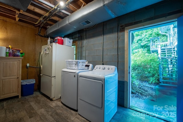 310 25th Ave NW, Hickory, NC 28601 - laundry area with wood finished floors and washing machine and dryer