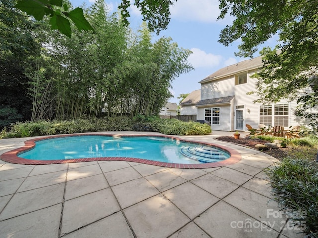 16411 Greybriar Forest Ln, Charlotte, NC 28278 - swimming pool with a patio area