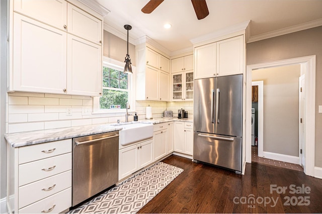841 16th Avenue Ln NW, Hickory, NC 28601 - kitchen with appliances with stainless steel finishes, a ceiling fan, dark wood finished floors, crown molding, and backsplash