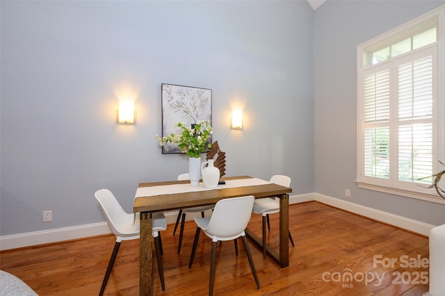 6312 Mission Pl, Charlotte, NC 28210 - dining area featuring light wood-style flooring and baseboards