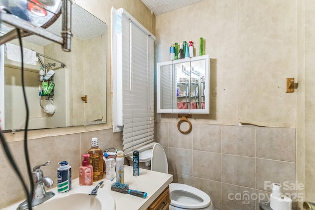 1713 Poe Cir, Hickory, NC 28601 - bathroom featuring tile walls, a textured ceiling, and vanity
