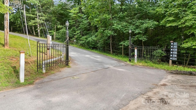 435 Pauline Ave, Franklin, NC 28734 - view of gate