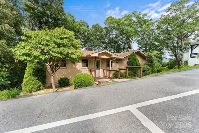 435 Pauline Ave, Franklin, NC 28734 - single story home featuring board and batten siding