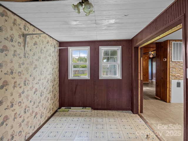 70 John Delk Rd, Hendersonville, NC 28792 - unfurnished room featuring wallpapered walls and light floors