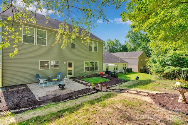 2926 Royal Fern Ln, Charlotte, NC 28215 - rear view of property with a patio, a lawn, and a fire pit