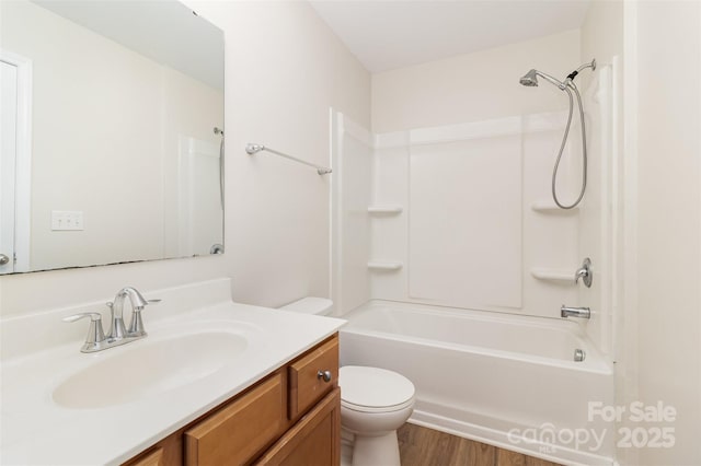 7643 Monarch Birch Ln, Charlotte, NC 28215 - bathroom featuring vanity, bathtub / shower combination, and wood finished floors