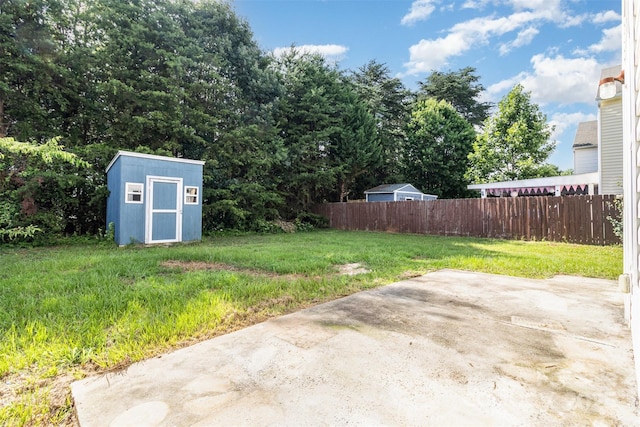 7643 Monarch Birch Ln, Charlotte, NC 28215 - view of yard featuring a patio area and a storage shed