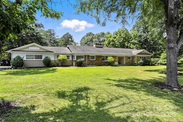 3127 N Center St, Hickory, NC 28601 - ranch-style home featuring a front lawn, brick siding, and a chimney
