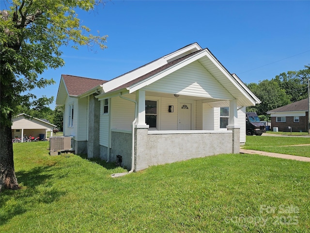 1704 16th St NE, Hickory, NC 28601 - bungalow featuring a front yard