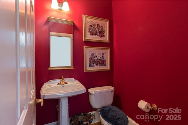 10405 Lady Grace Ln, Charlotte, NC 28270 - half bathroom featuring toilet and baseboards