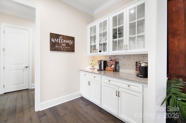 101 Cross Current Ln, Belmont, NC 28012 - bar area featuring decorative backsplash, dark wood-style flooring, and crown molding