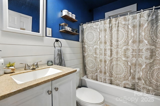602 Unity St, Fort Mill, SC 29715 - full bath featuring vanity, shower / bath combination with curtain, and a wainscoted wall