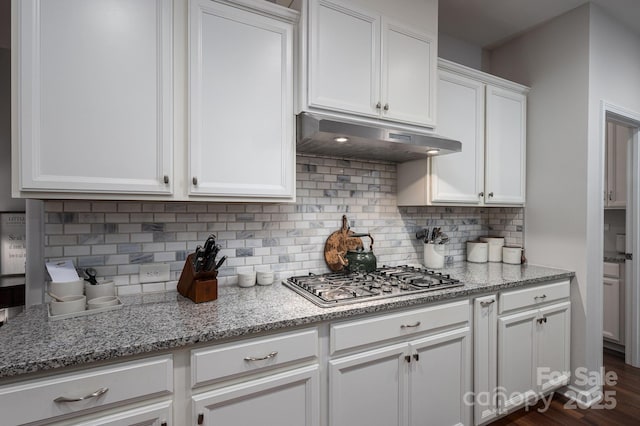 658 Gardenbrook Trl, Belmont, NC 28012 - kitchen with stainless steel gas stovetop, under cabinet range hood, white cabinets, backsplash, and light stone counters
