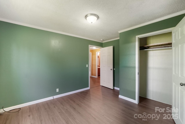 1069 Heather Glen Dr, Catawba, NC 28609 - unfurnished bedroom featuring a textured ceiling, wood finished floors, ornamental molding, and a closet