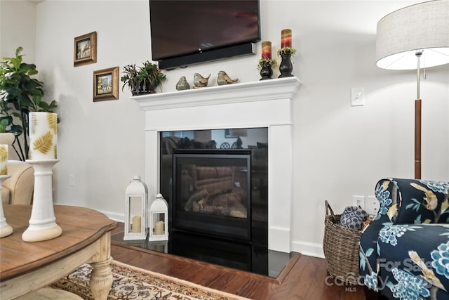 10120 Berkeley Castle Dr, Charlotte, NC 28273 - living area featuring wood finished floors and baseboards