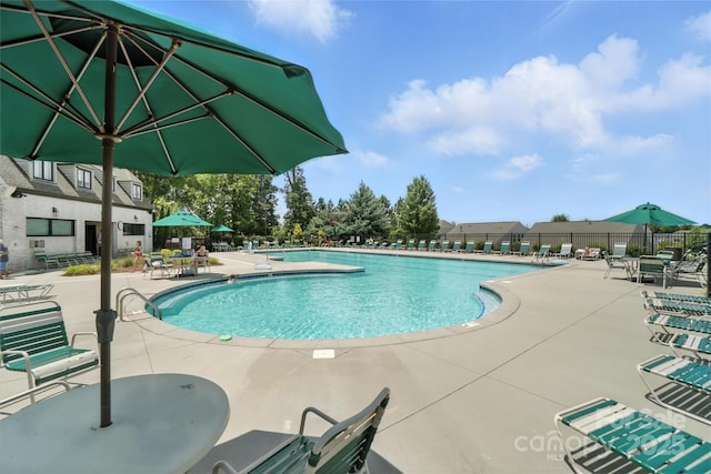10120 Berkeley Castle Dr, Charlotte, NC 28273 - community pool with a patio
