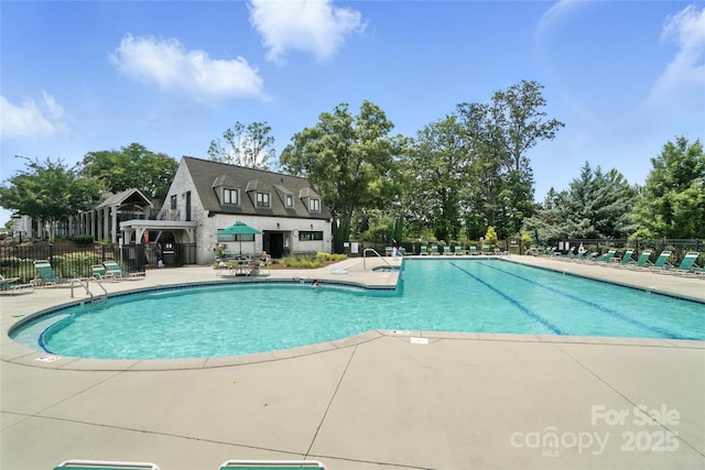 10120 Berkeley Castle Dr, Charlotte, NC 28273 - community pool with a patio