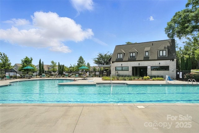 10120 Berkeley Castle Dr, Charlotte, NC 28273 - community pool with a patio