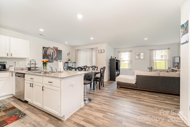 418 Winsley Dr, Salisbury, NC 28147 - kitchen featuring a peninsula, white cabinetry, light wood finished floors, and recessed lighting