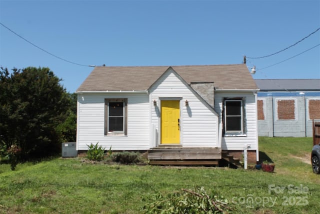1004 S Ridge Ave, Kannapolis, NC 28083 - bungalow-style home with a front lawn and roof with shingles