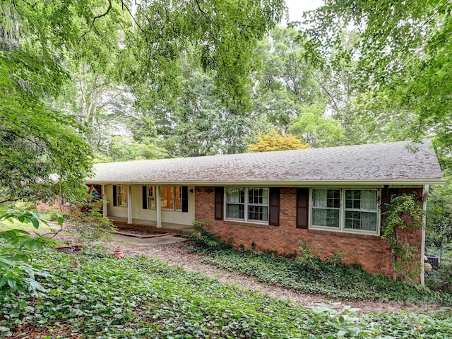 8 Mayfair Dr, Candler, NC 28715 - ranch-style house featuring brick siding and a porch
