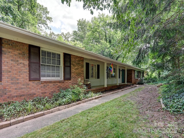 8 Mayfair Dr, Candler, NC 28715 - single story home featuring covered porch and brick siding