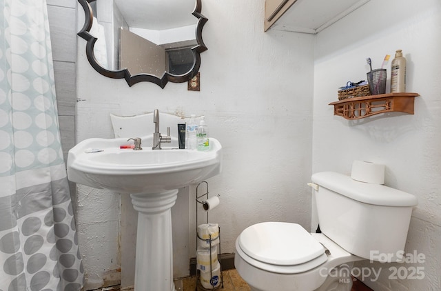 8301 Pine Oak Rd, Waxhaw, NC 28173 - full bathroom with toilet and curtained shower