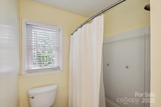 104 Britton Ave, Hendersonville, NC 28791 - full bath featuring a shower with curtain