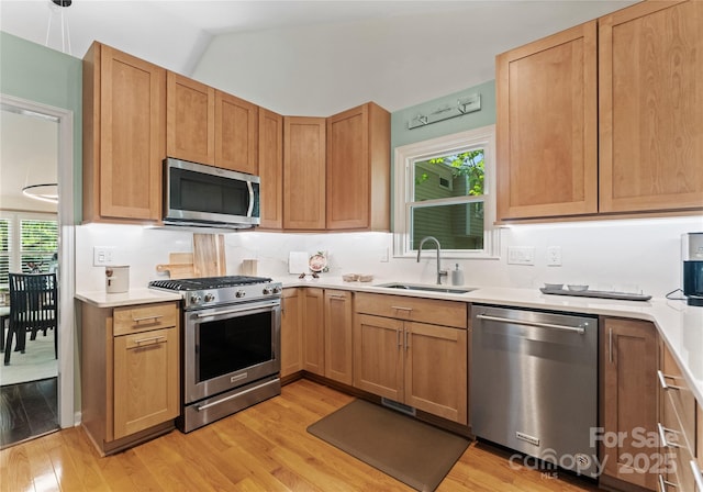 9141 Covey Hollow Ct, Charlotte, NC 28210 - kitchen with appliances with stainless steel finishes, light wood finished floors, healthy amount of natural light, and vaulted ceiling