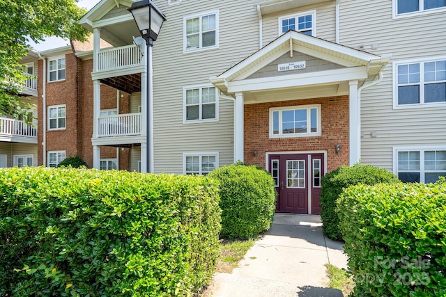 10614 Hill Point Ct, Charlotte, NC 28262 - photo 1