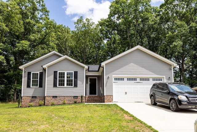1005 8th Ave SW, Conover, NC 28613 - single story home with driveway, a garage, crawl space, and a front yard